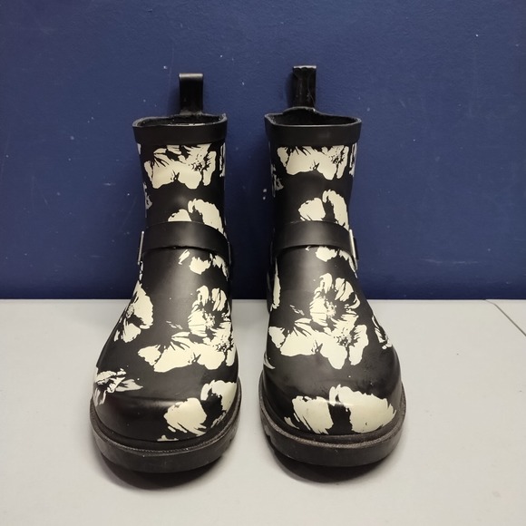 Capelli New York Glossy Rain Boots Womens US 7 Black White Floral Ankle Pull On - Picture 2 of 12